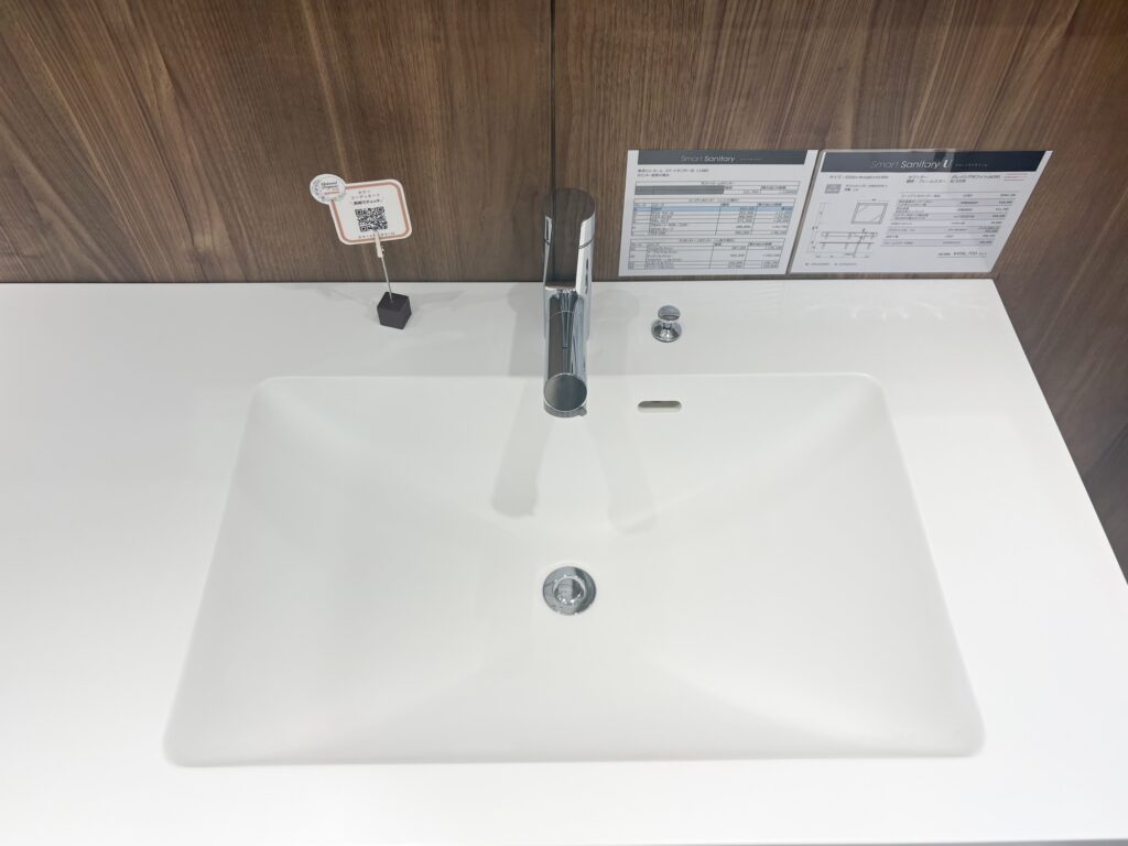 アイカ工業・東京ショールームの洗面カウンター