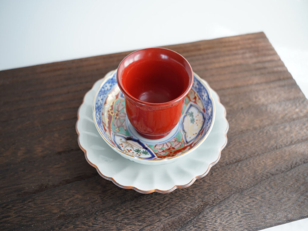 普段使いで愛しさが増す金沢の器たち。「岩本清商店」の軽くて美しい桐のトレー