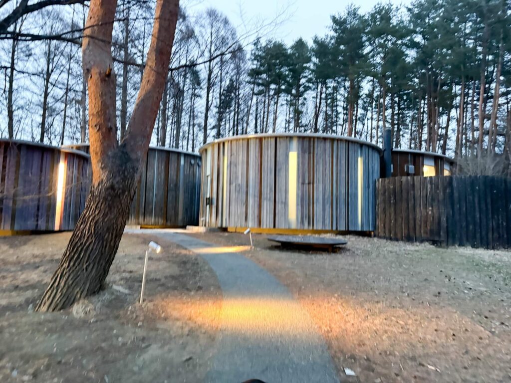 子連れで泊まる「リゾナーレ八ヶ岳」。旅の疲れを癒す温浴施設「もくもく湯」。