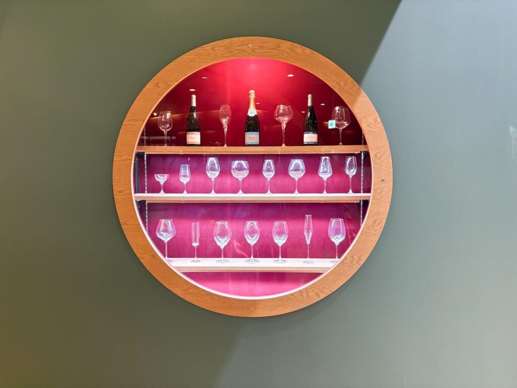 子連れで泊まる「リゾナーレ八ヶ岳」。子どもはジュース、大人はワインを嗜める「山梨あわラウンジ」