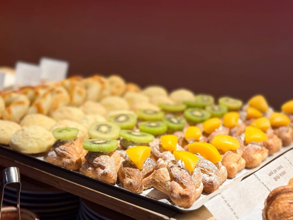 子連れで泊まる、星野リゾートのブランド「リゾナーレ」が展開する山梨県北杜市にある宿泊施設「リゾナーレ八ヶ岳」のYYgrill（ワイワイグリル）