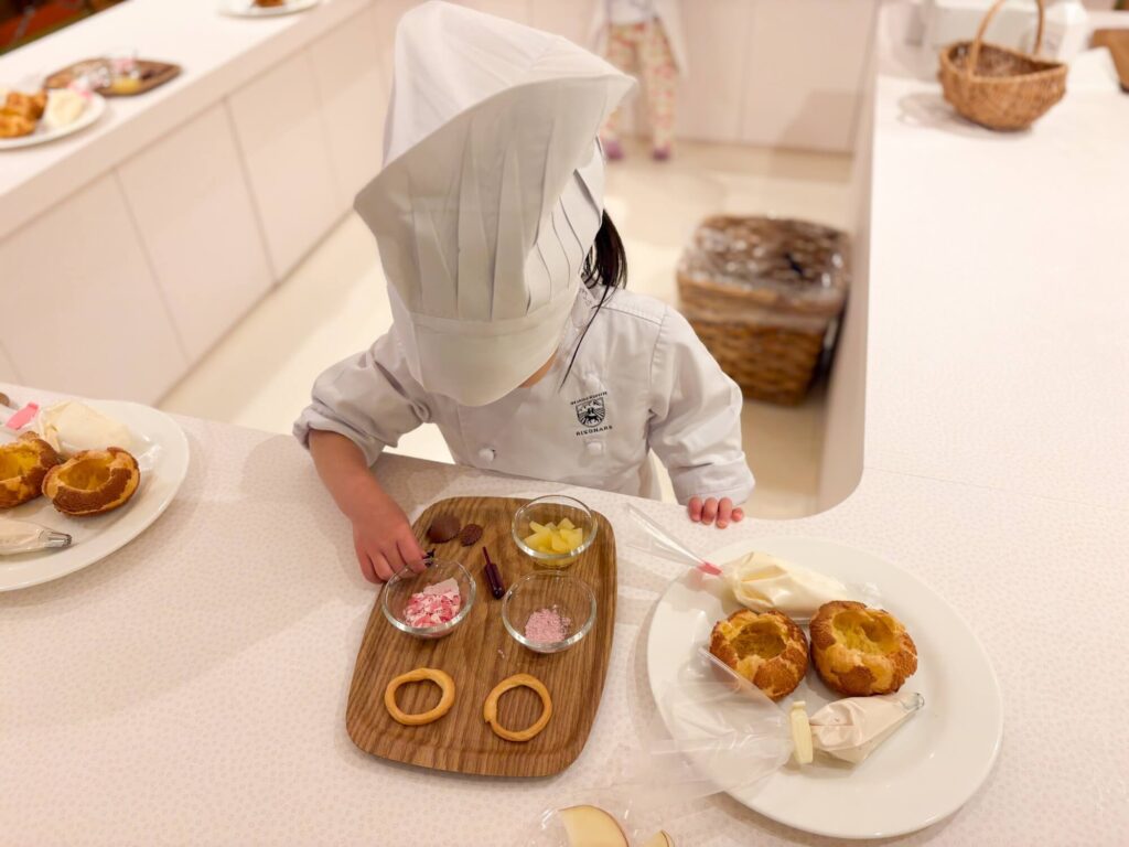 子連れで泊まる「リゾナーレ八ヶ岳」。4歳以上の子どもがいる方に。パティシエ体験ができる「キッズスタジオ」