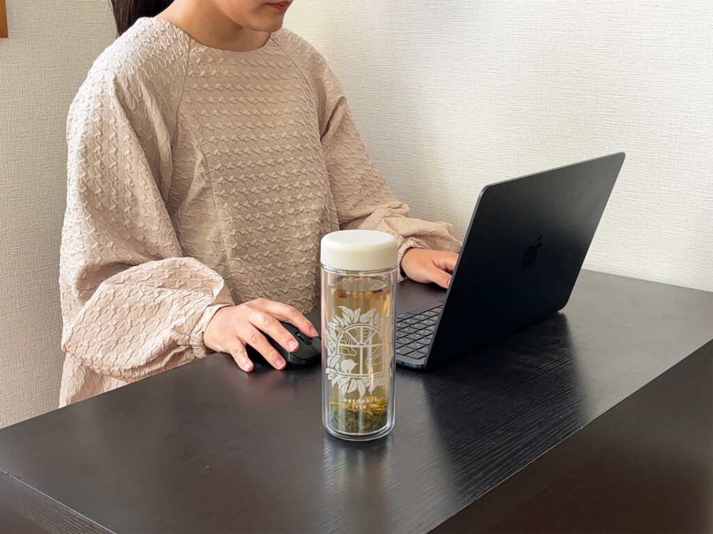 急須無しで茶葉から淹れるティータイム。aardvark TEAの急須ボトル