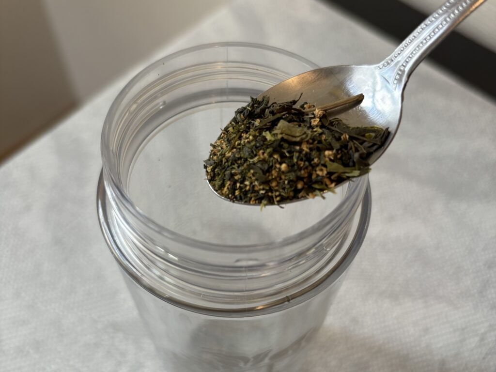 急須無しで茶葉から淹れるティータイム。aardvark TEAの急須ボトル