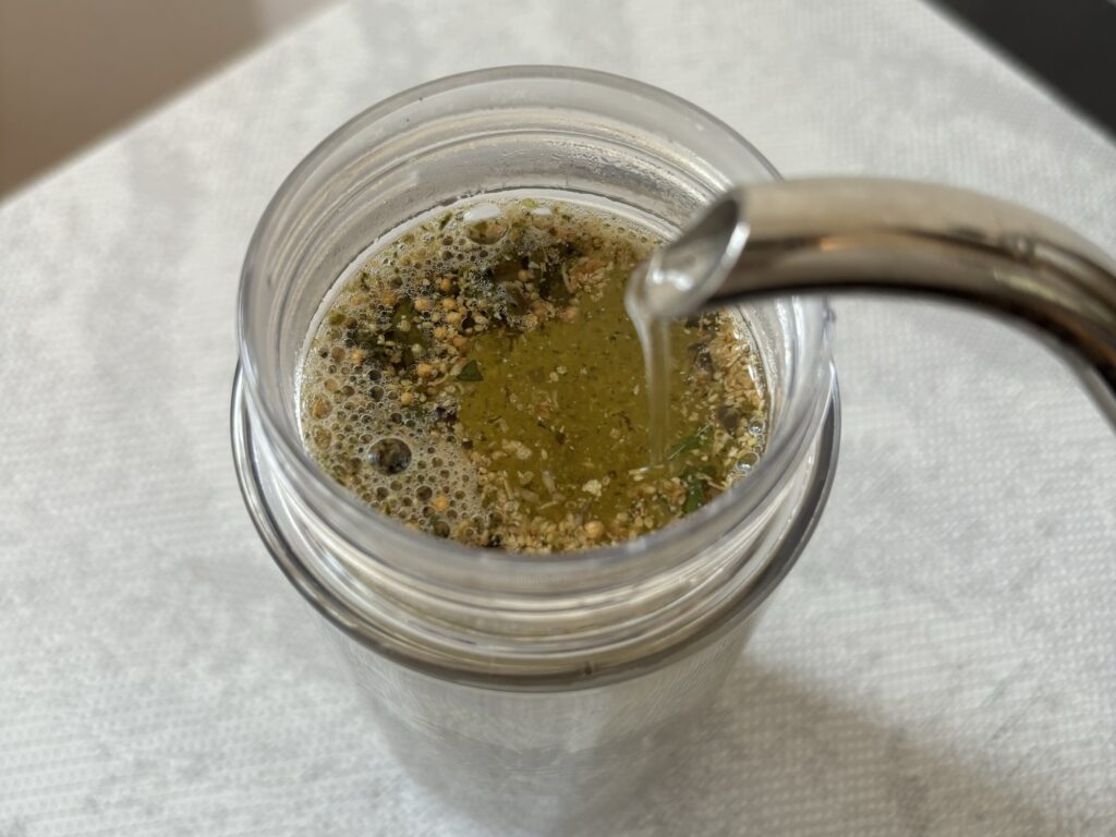 急須無しで茶葉から淹れるティータイム。aardvark TEAの急須ボトル