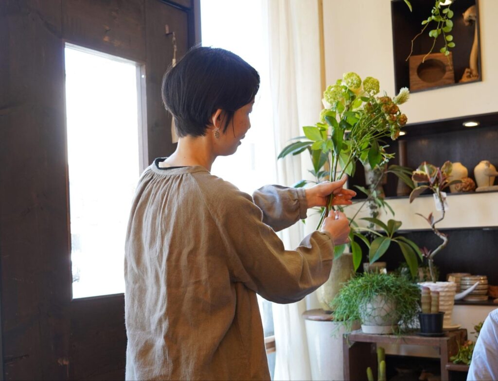 季節の花を自分らしく活ける。世田谷「花子」のフラワーレッスン