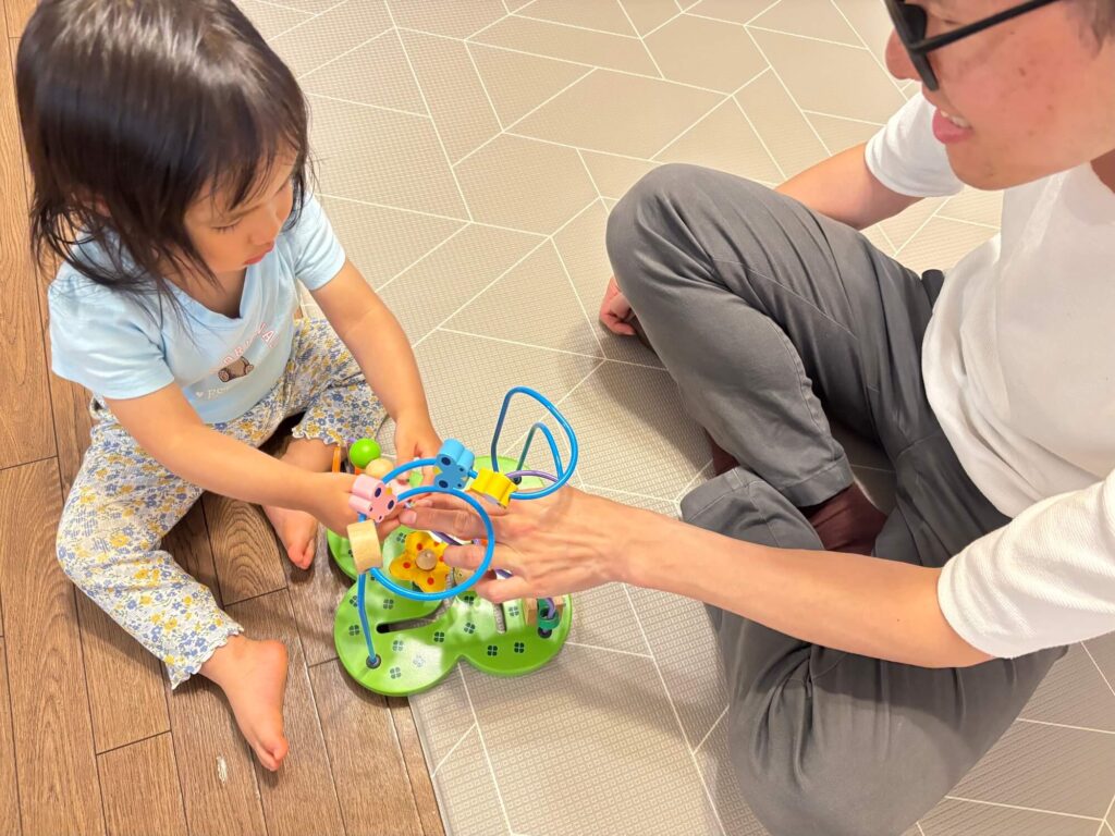 低年齢から親子で遊べる!好奇心をぐんぐん育てる「おさんぽくまさん」