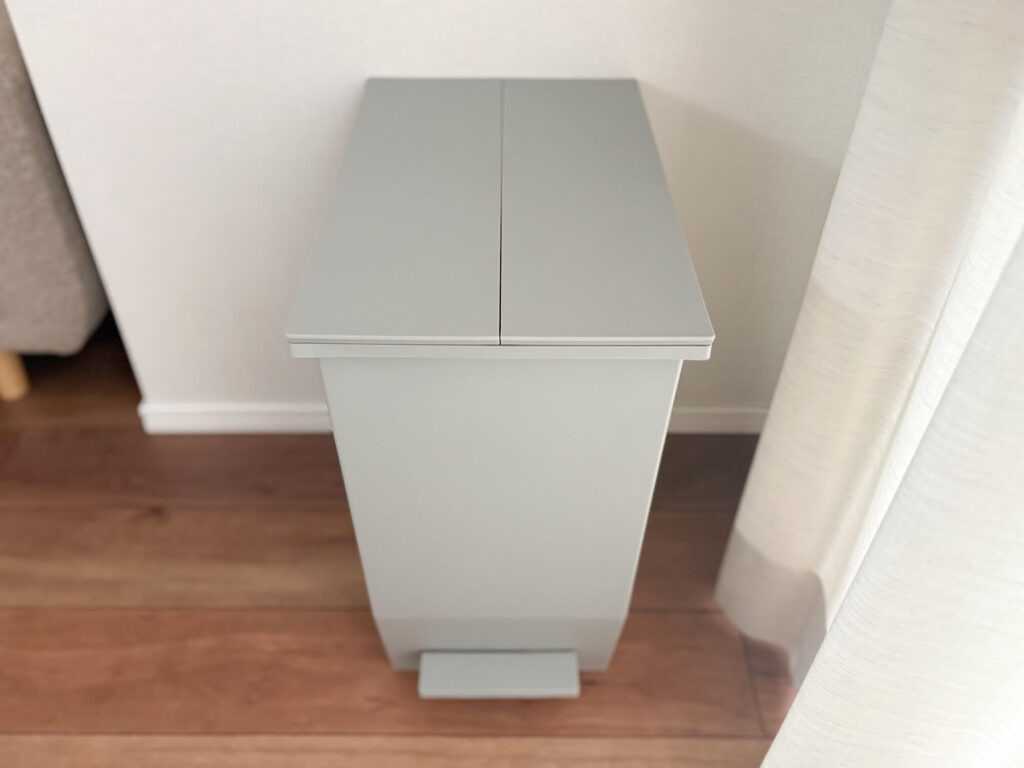 プラスチック収納「RISU」見えるところに置きたいダストボックス「SOLOW ペダルオープンツイン」